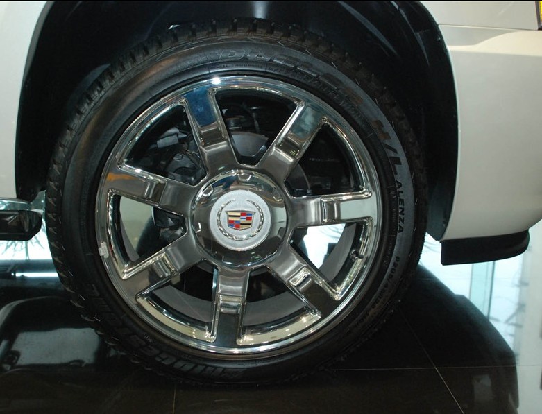 一仆二主张嘉译开的车凯迪拉克2012款高清图片