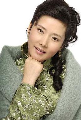 刀客家族的女人余黄氏扮演者何赛飞个人资料