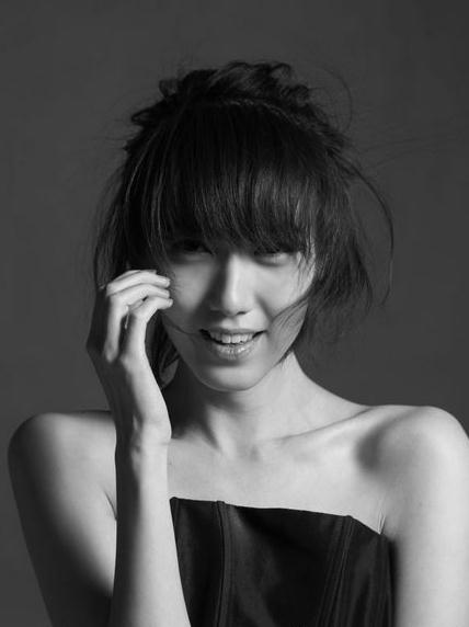 刀客家族的女人莲花扮演者高露个人资料及高清写真 