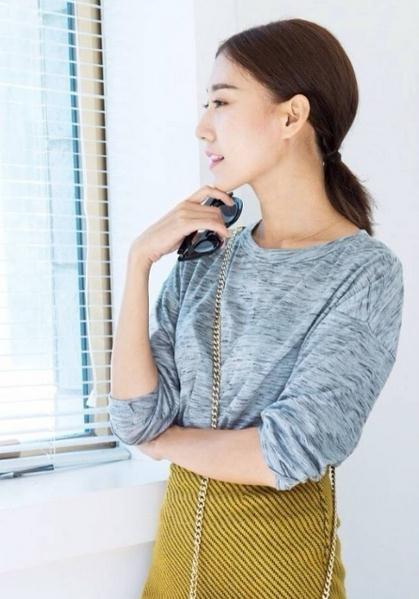 刀客家族的女人莲花扮演者高露个人资料及高清写真 