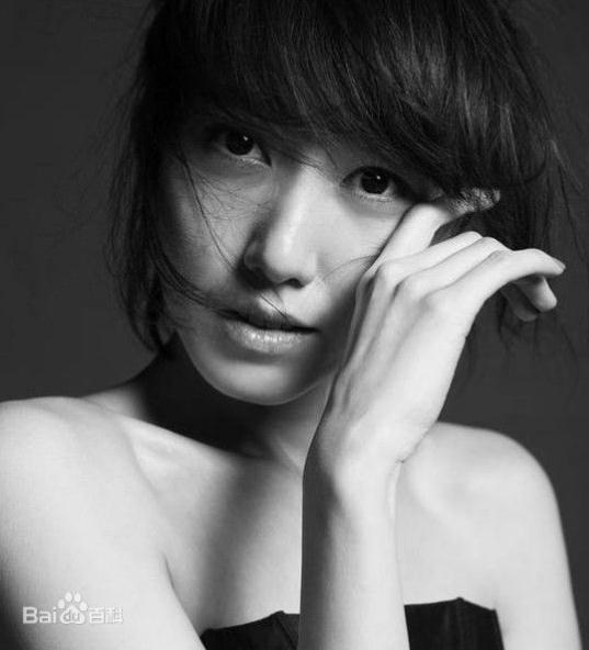 刀客家族的女人莲花扮演者高露个人资料及高清写真 
