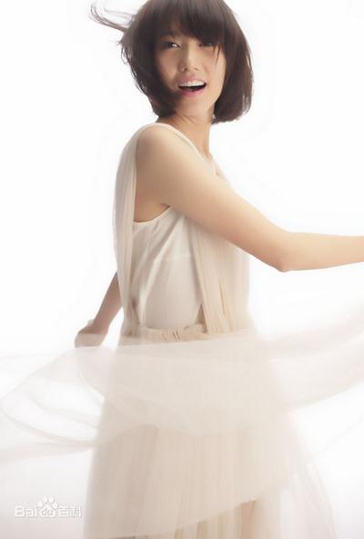 刀客家族的女人莲花扮演者高露个人资料及高清写真 
