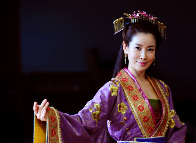 电视剧帝锦剧情介绍帝锦第9集剧情介绍王美人为了向皇后表示忠诚,故意