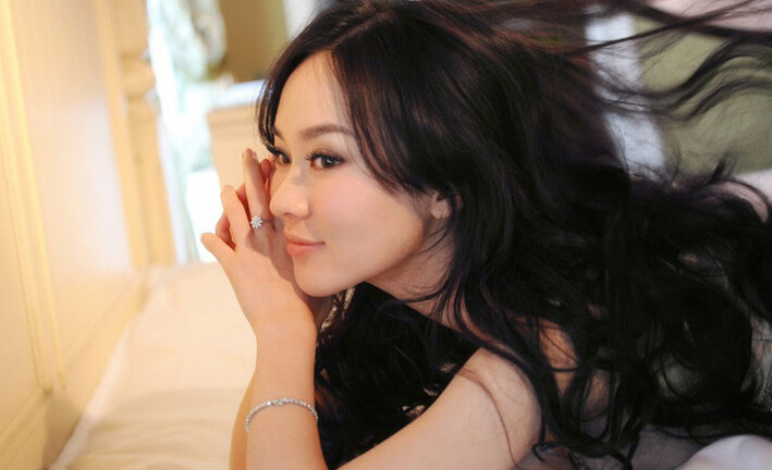 我的媳妇是女王中开心是谁演的?开心的饰演者霍思燕的个人资料