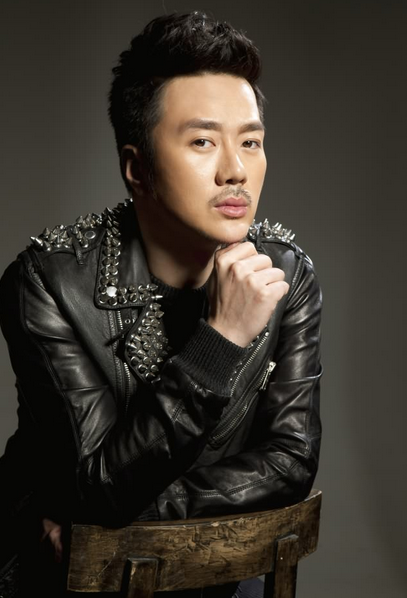 我的媳妇是女王中汤帅哥们小强是谁演的？小强的饰演者王浩钧的个人资料