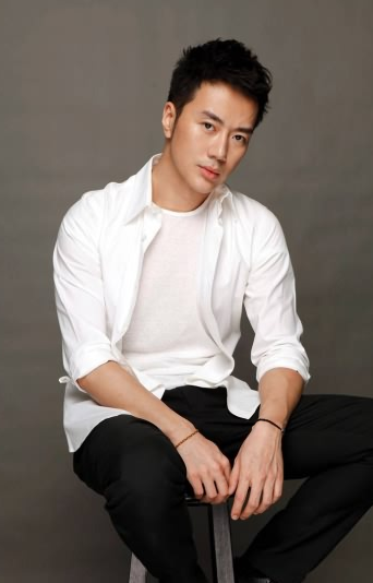 我的媳妇是女王中汤帅哥们小强是谁演的？小强的饰演者王浩钧的个人资料