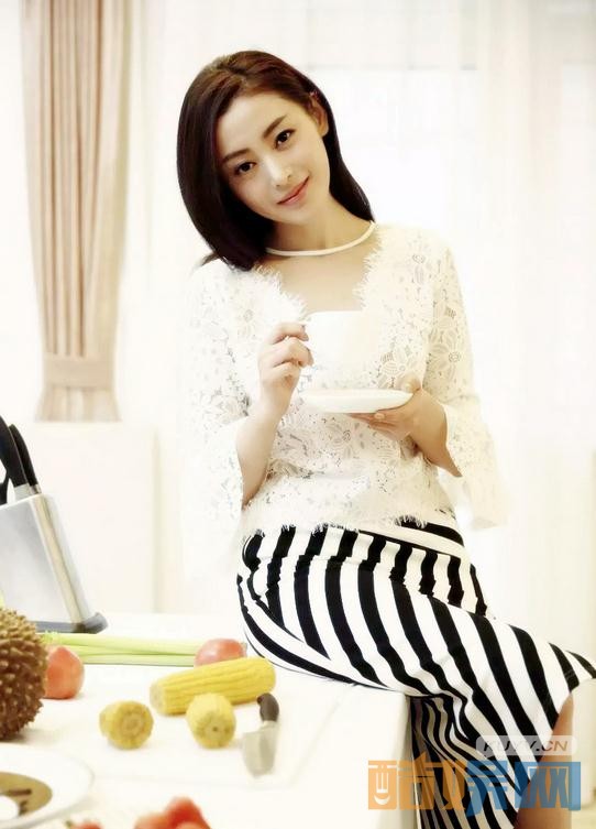 张天爱本来生活杂志照