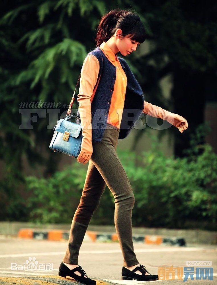 白百何随性街拍照