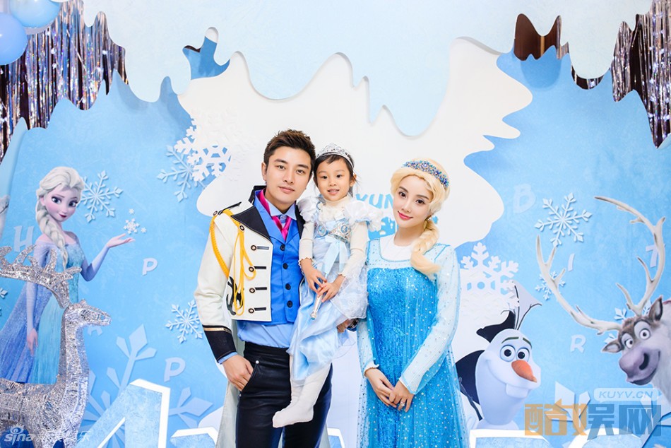 贾乃亮个人资料简介 贾乃亮和老婆李小璐、女儿甜心幸福合照