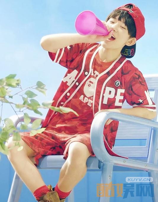 易烊千玺MV写真