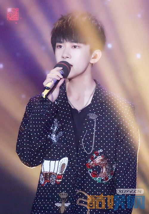 易烊千玺生日会照