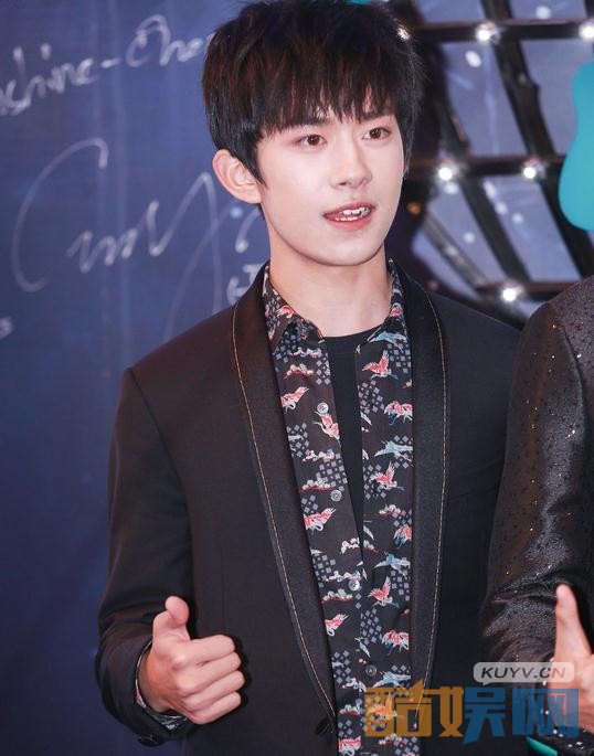 易烊千玺活动照