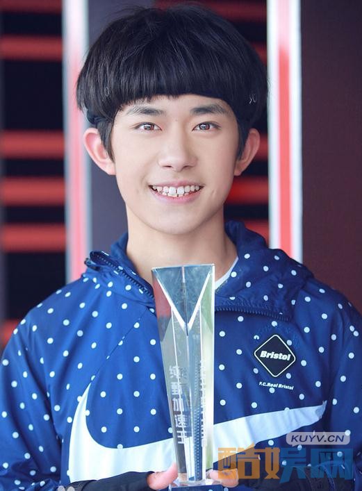 易烊千玺《全员加速中》综艺照