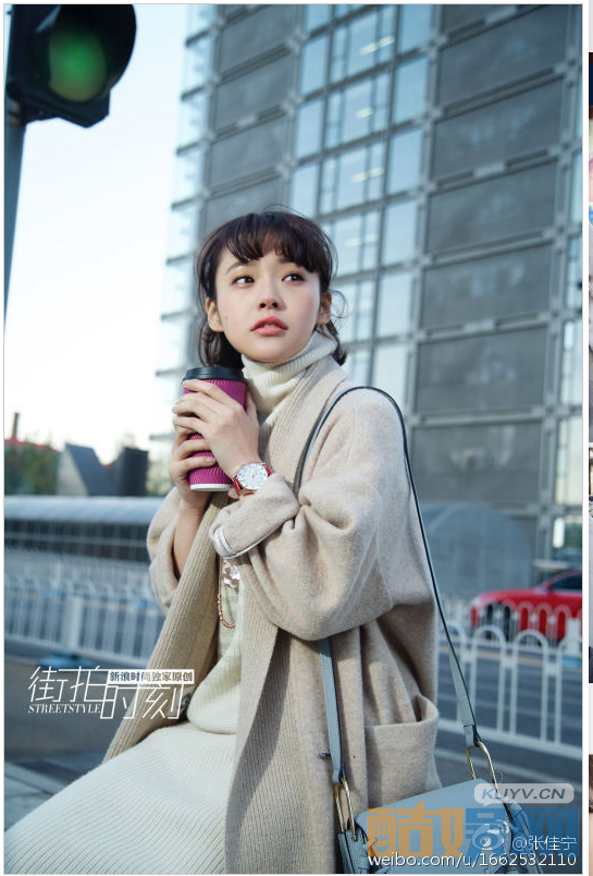 鸡毛飞上天邱岩是谁扮演的  鸡毛飞上天邱岩扮演者张佳宁个人资料、写真杂志、街拍照欣赏