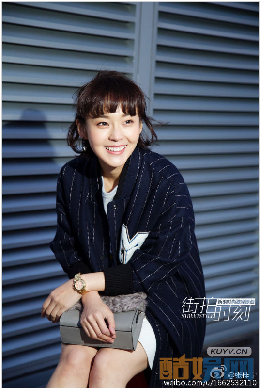 鸡毛飞上天邱岩是谁扮演的  鸡毛飞上天邱岩扮演者张佳宁个人资料、写真杂志、街拍照欣赏