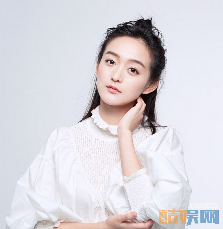 云巅之上沈嫣是谁扮演的？云巅之上沈嫣扮演者何泓姗个人资料、写真、杂志欣赏