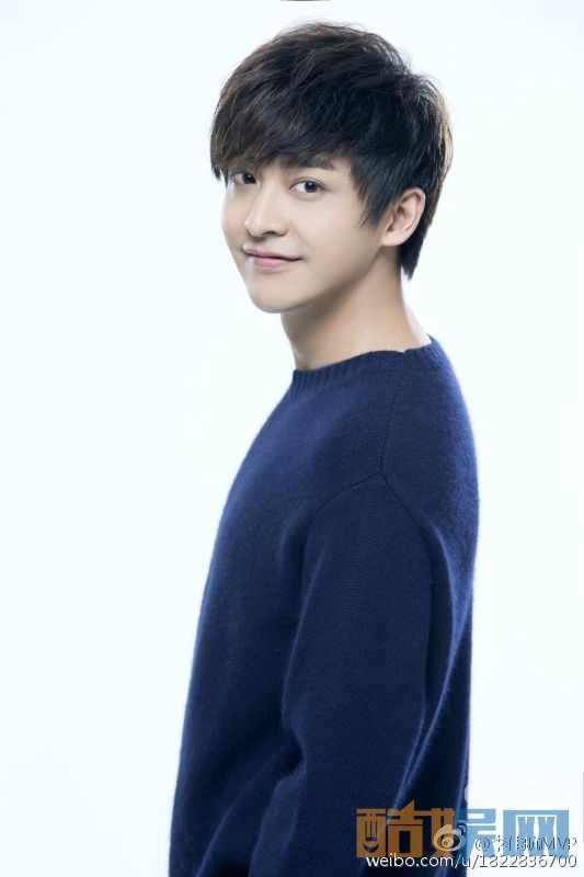 李佳航帅气写真