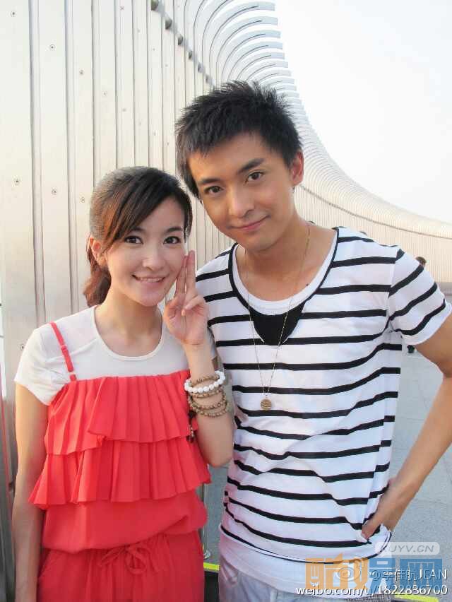 李佳航与老婆李晟合照