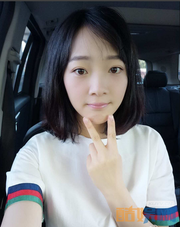 何杜娟个人经历 何杜娟个人资料简介  何杜娟杂志、写真、生活照欣赏