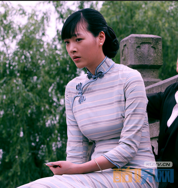 何杜娟个人经历 何杜娟个人资料简介  何杜娟杂志、写真、生活照欣赏