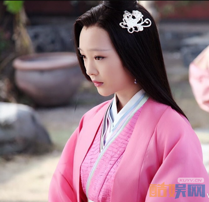 何杜娟个人经历 何杜娟个人资料简介  何杜娟杂志、写真、生活照欣赏