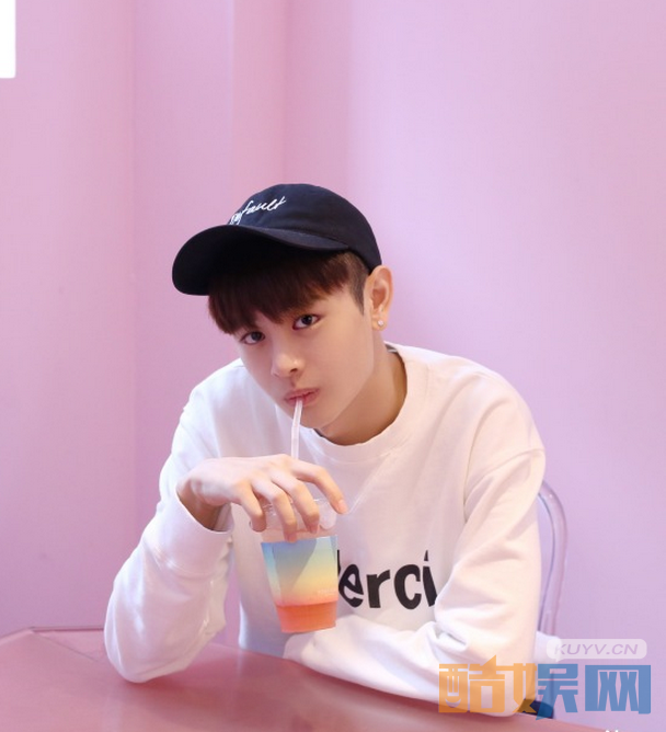 这个世界不看脸仇英树是谁演的？这个世界不看脸仇英树扮演者王新乔个人资料、写真、生活照欣赏