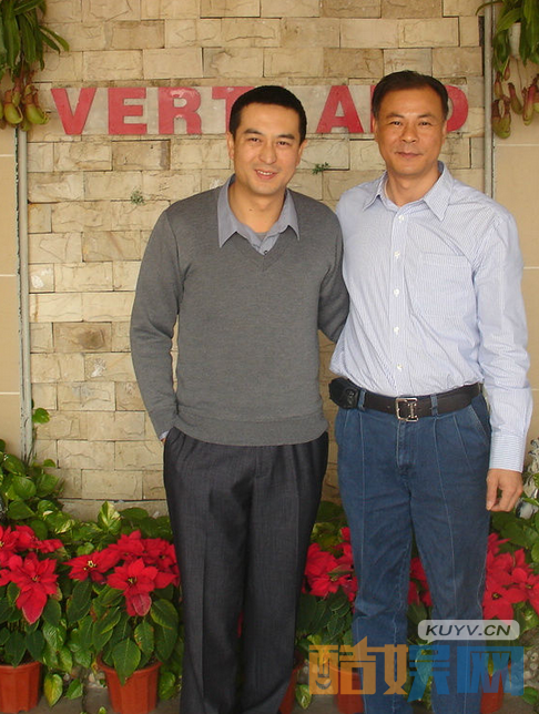 张嘉译个人经历   张嘉译个人资料简介 张嘉译写真、杂志、生活照欣赏  