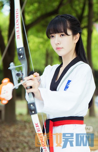 雨果儿《旋风小女》写真