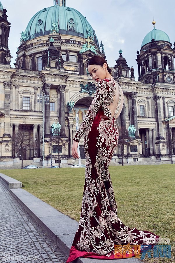 辛芷蕾杂志写真