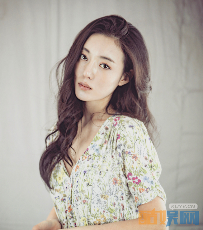 被催眠的催眠师夏曳是谁演的？被催眠的催眠师夏曳扮演者何美璇个人资料、写真、生活照欣赏