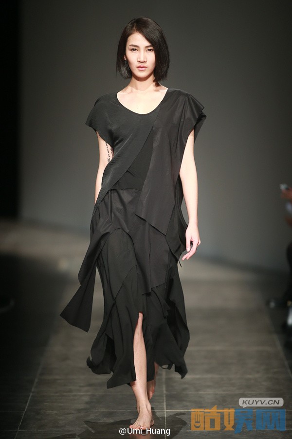 黄晓婉服装走秀写真