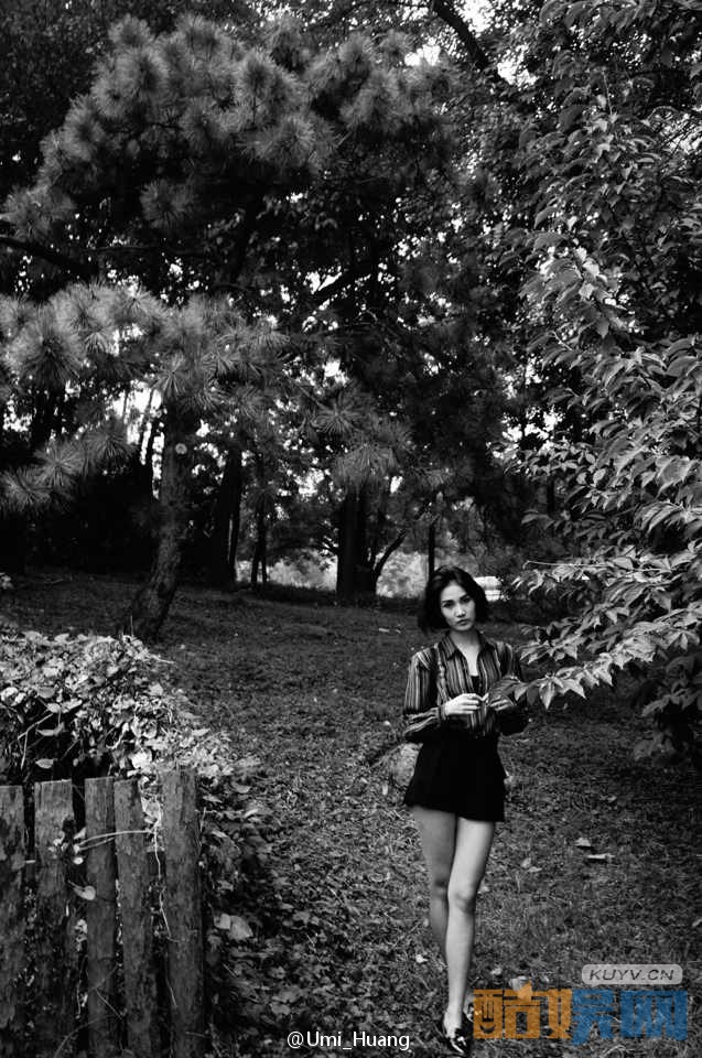 黄晓婉黑白写真