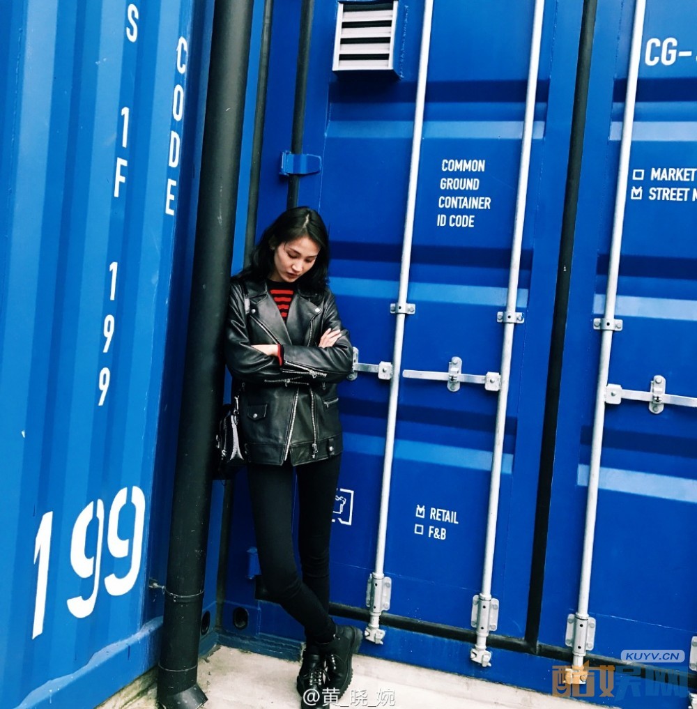 黄晓婉时尚街拍写真