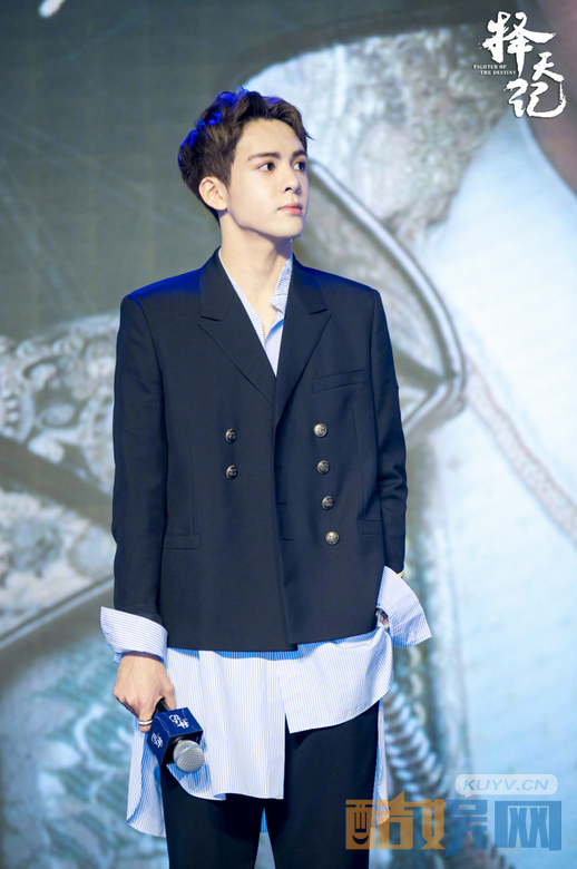 择天记发布会  鹿晗古力娜扎携少年团登场