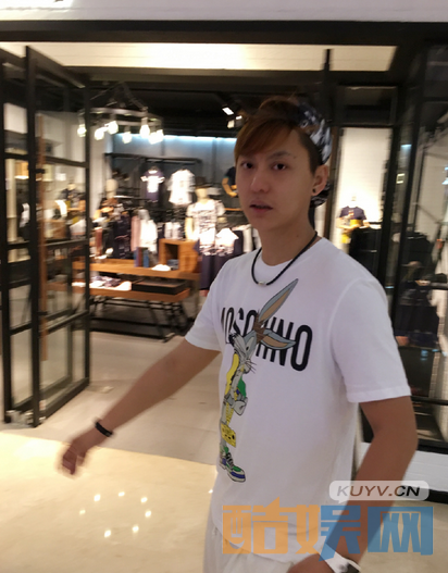 侯京健个人经历 侯京健个人资料简介 侯京健写真、生活照、活动照欣赏 