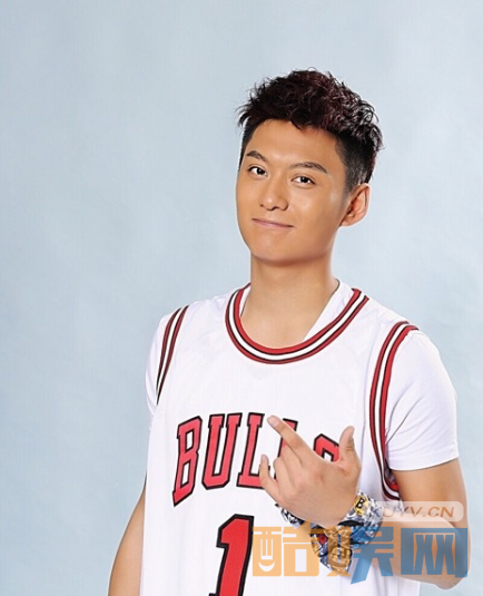 御姐归来何一坤是谁演的？御姐归来何一坤的扮演者侯京健个人资料、写真、生活照欣赏