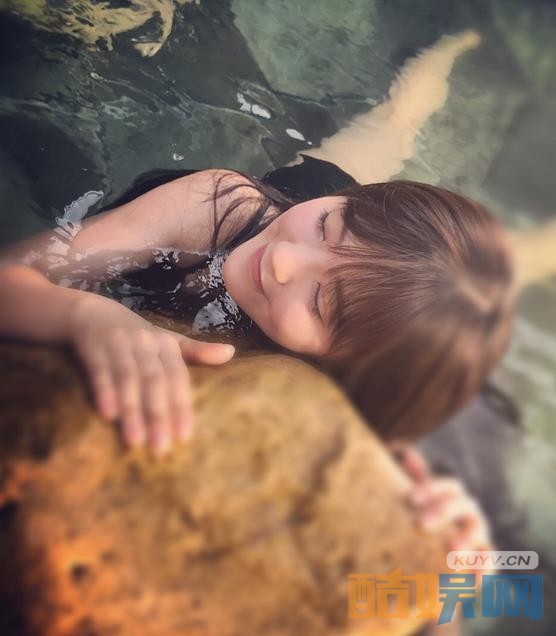 繁星四月李宝英是谁演的？繁星四月李宝英扮演者赵奕欢个人资料、写真、生活照欣赏