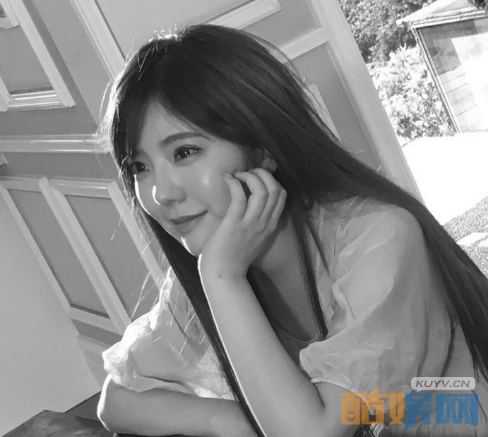 繁星四月李宝英是谁演的？繁星四月李宝英扮演者赵奕欢个人资料、写真、生活照欣赏
