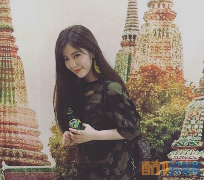 繁星四月李宝英是谁演的？繁星四月李宝英扮演者赵奕欢个人资料、写真、生活照欣赏