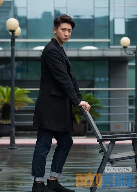繁星四月小丑是谁演的？繁星四月简易是谁演的？繁星四月简易扮演者王霏个人资料、写真、生活照欣赏