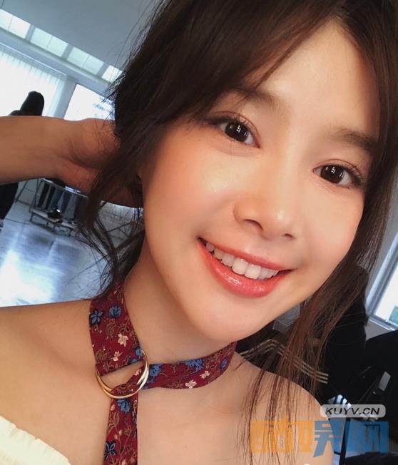 繁星四月闵四月妈妈的远房侄女闵一蓉是谁演的？繁星四月闵一蓉扮演者李佳颖个人资料、写真、生活照欣赏