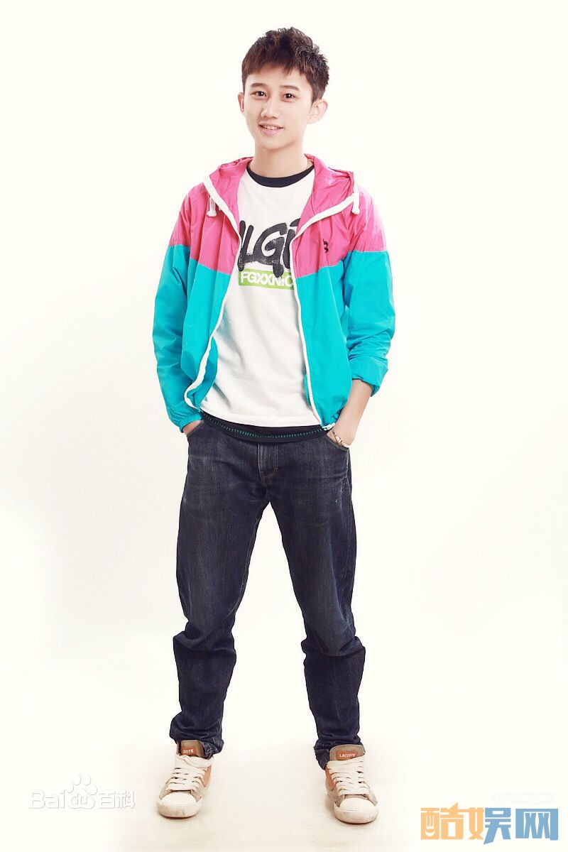 梁振伦帅气写真