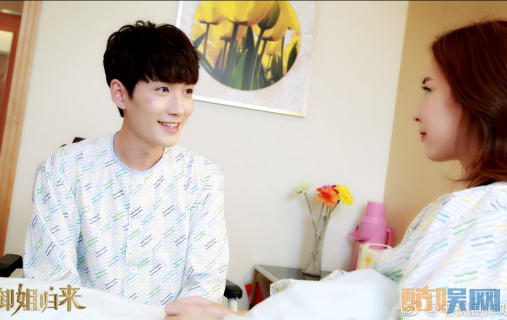  御姐归来何开心为什么忘记了艾米尔 ？ 何开心怎么对胡娜好了 ？何开心喜欢上胡娜了吗？