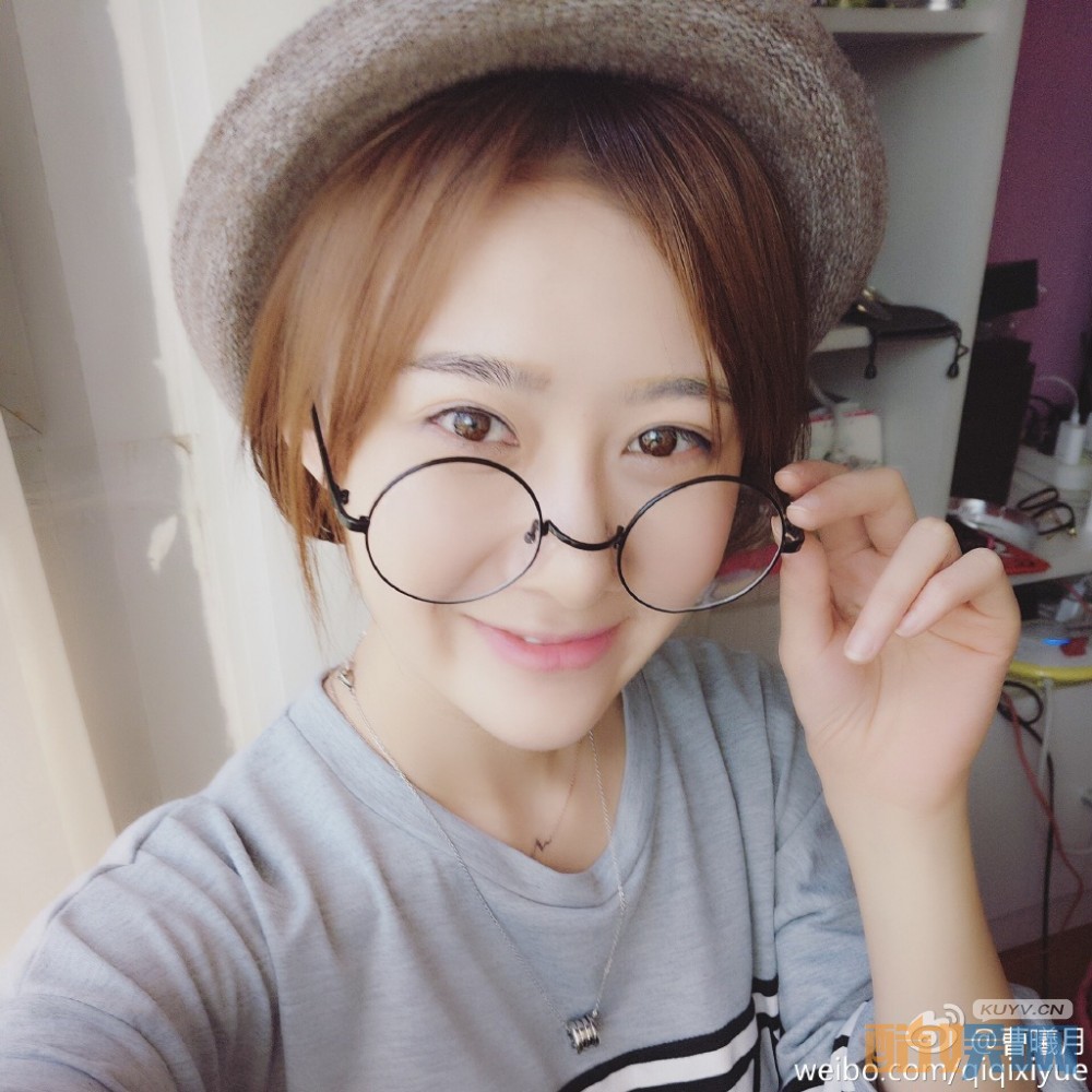 曹曦月可爱自拍写真