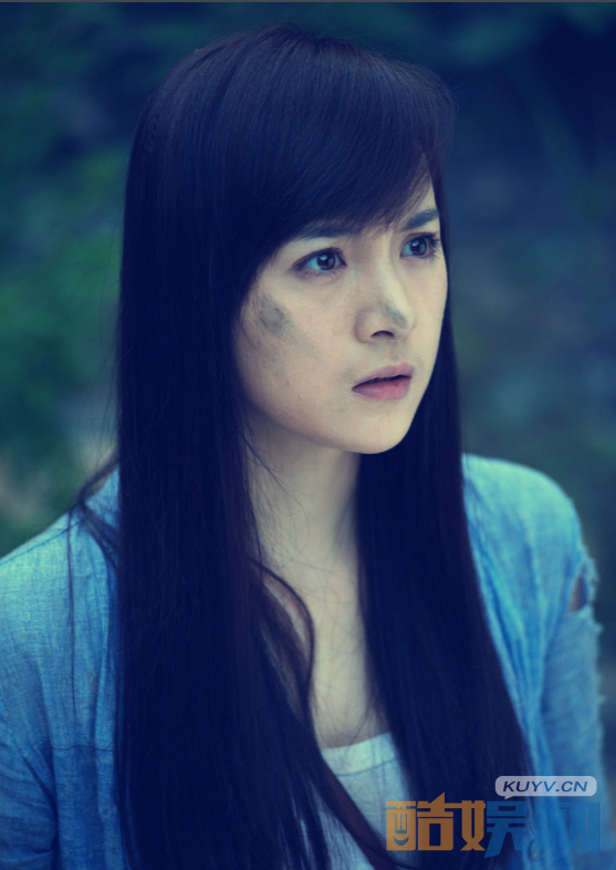 李依伊个人经历  李依伊个人资料简介   李依伊写真、生活照、活动照欣赏 