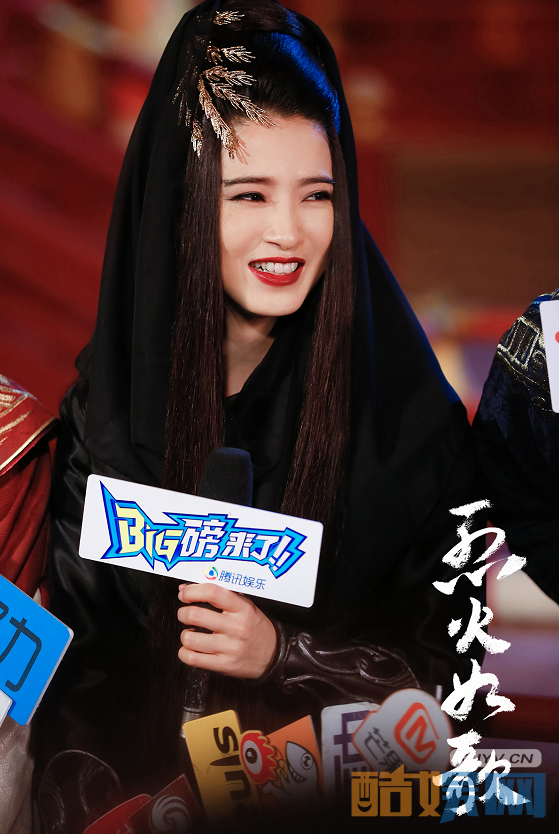烈火如歌曝媒体探班照   迪丽热巴曝周渝民是话唠