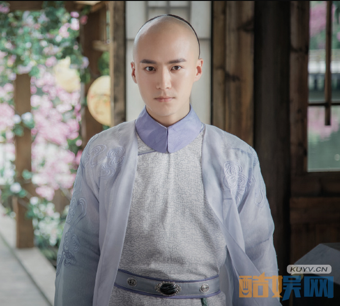 龙珠传奇之无间道里面易欢真正的身份是什么？易欢为什么与李剑卿调换了身份