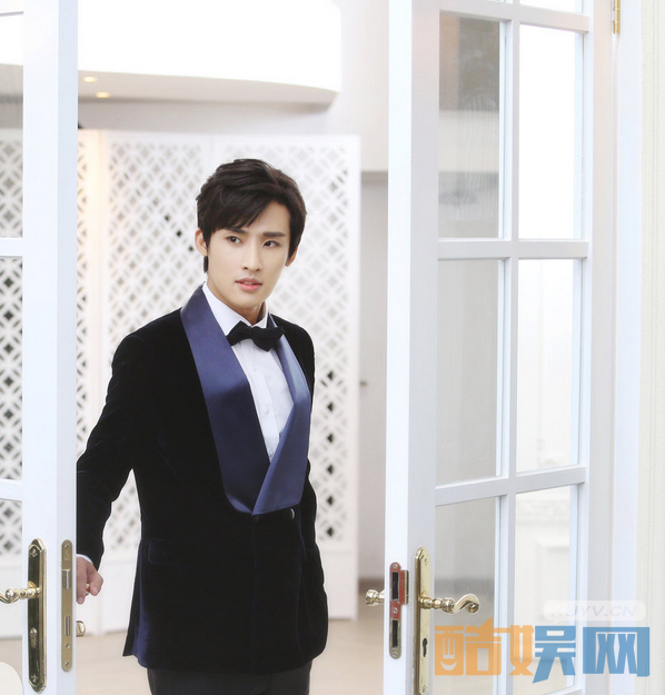  张赫个人经历 张赫个人资料简介 张赫个人写真、杂志、生活照、活动照欣赏 