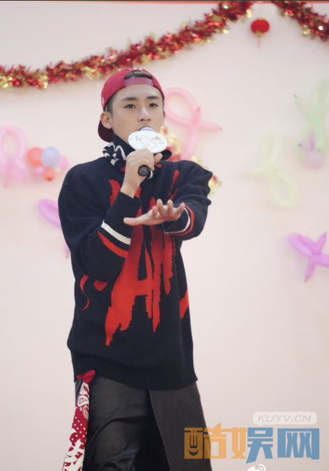 张赫个人经历 张赫个人资料简介 张赫个人写真、杂志、生活照、活动照欣赏