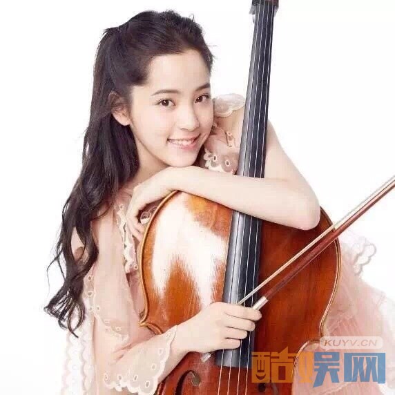 欧阳娜娜俏丽写真
